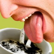 Bahaya berciuman dengan perokok