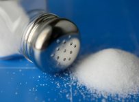 15 Tanda Tubuh Kelebihan Garam lalu Efek Sampingnya